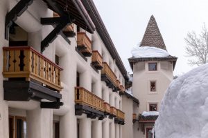 ovi snowy exterior
