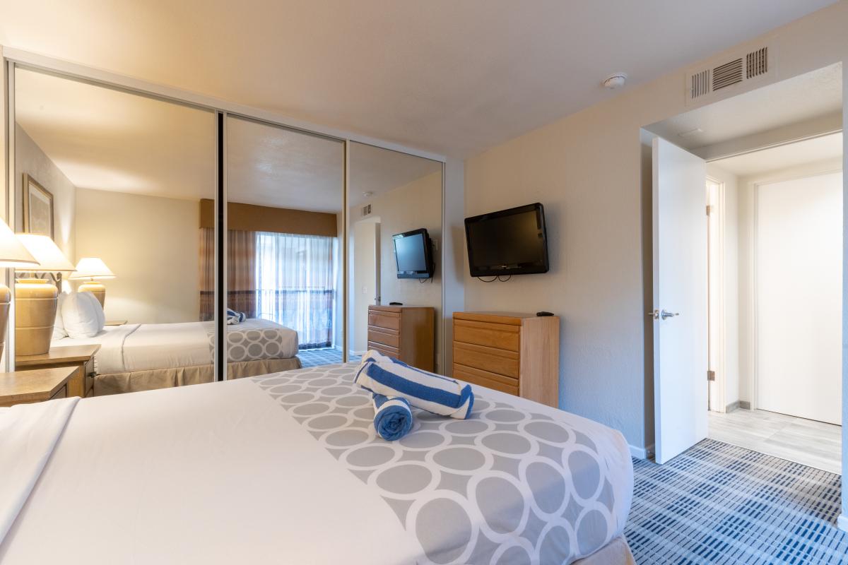 Vista Mirage Resort 2bd guest bedroom queen 2021 5