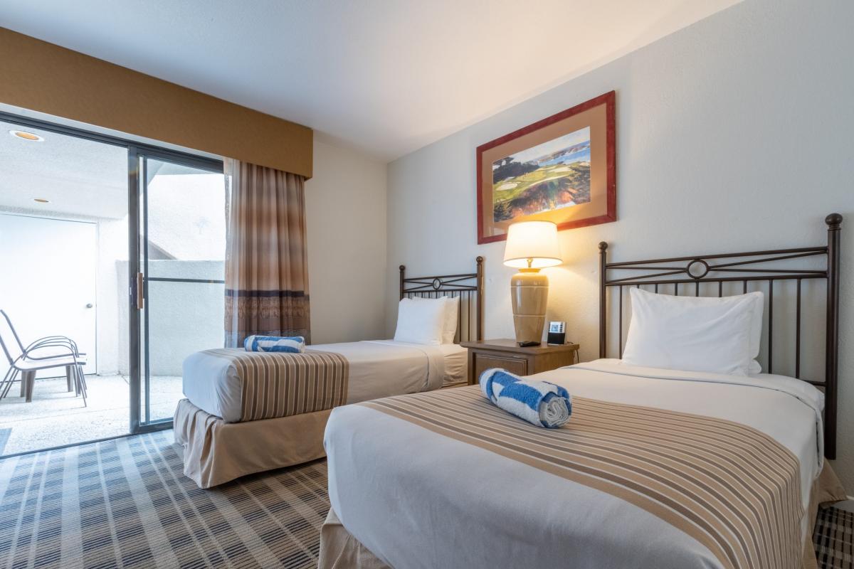 Vista_Mirage_Resort_2bd_guest_bedroom_doubles_2021_3
