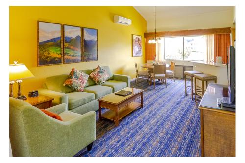 Makai Club Resort condo living room