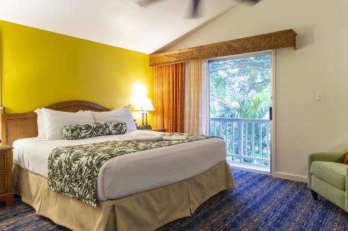 Makai Club Resort Cottage master bedroom